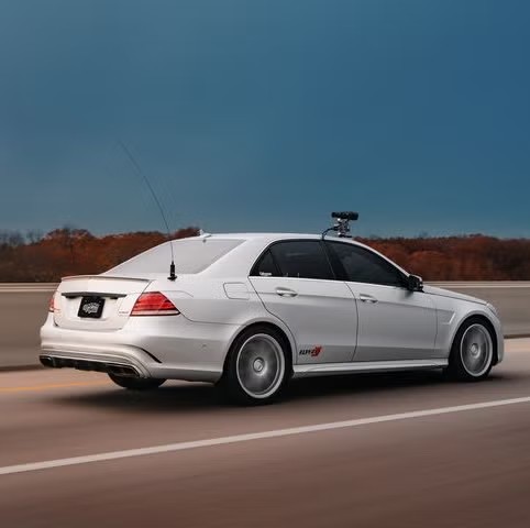 Mercedes-Benz E63 AMG fitted with roof-mounted thermal scope and whip antenna for a Cannonball run