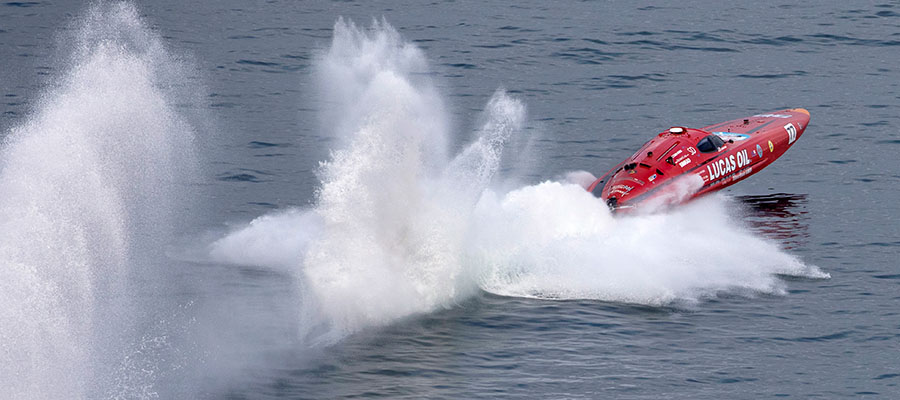 SilverHook 48GP V-bottom powerboat